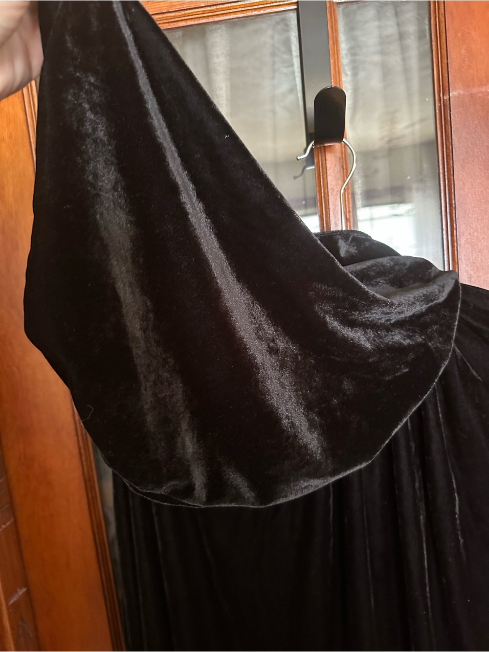 Black Velvet Cape with Hood NWT Adult One Size Fits Most - Picture 3 of 9